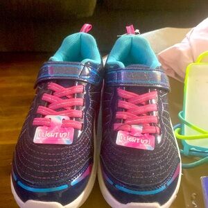 Tennis shoes that light up